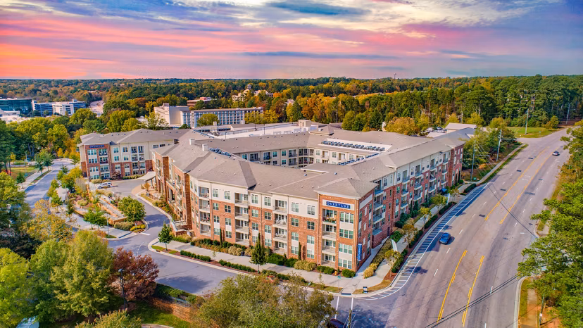 Overture Crabtree: Elegant of luxury apartments in Raleigh, offering modern living for active adults