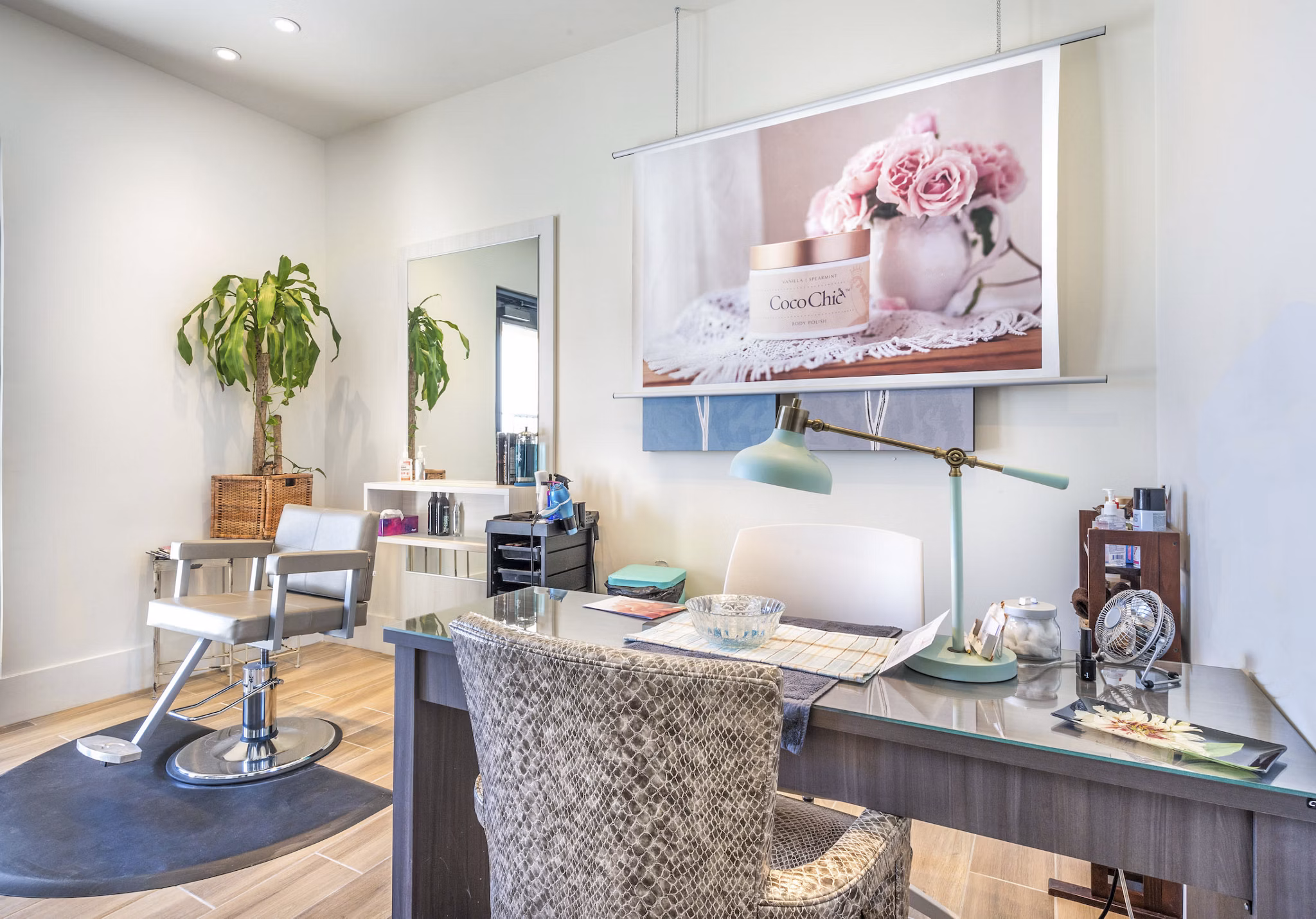 clubhouse hair salon at Overture Highlands Apartments