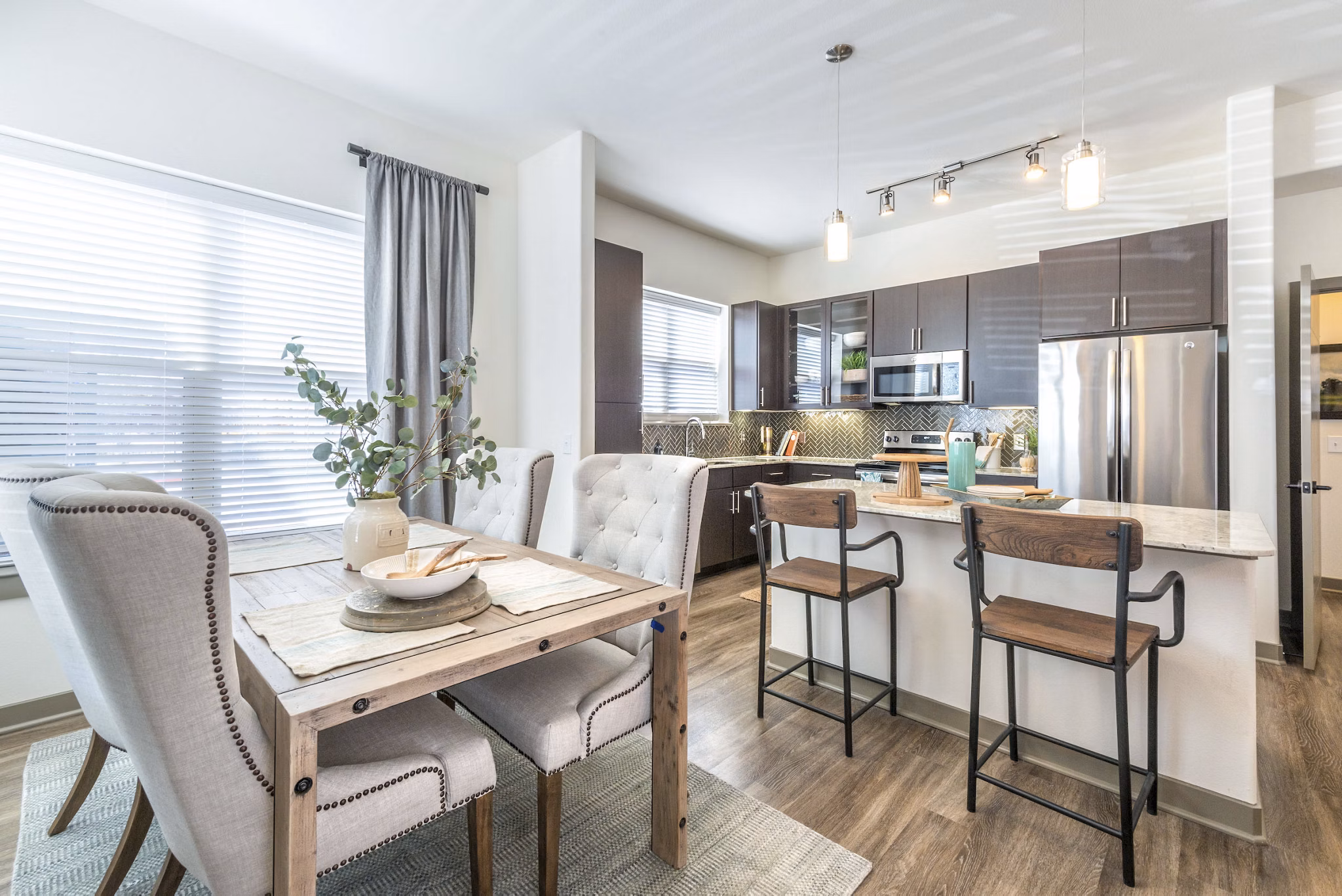 dining room at Overture Highlands Apartments