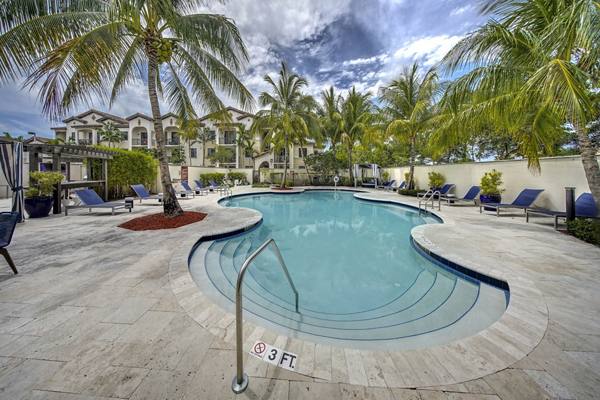 pool at Solle Davie Luxury Apartments