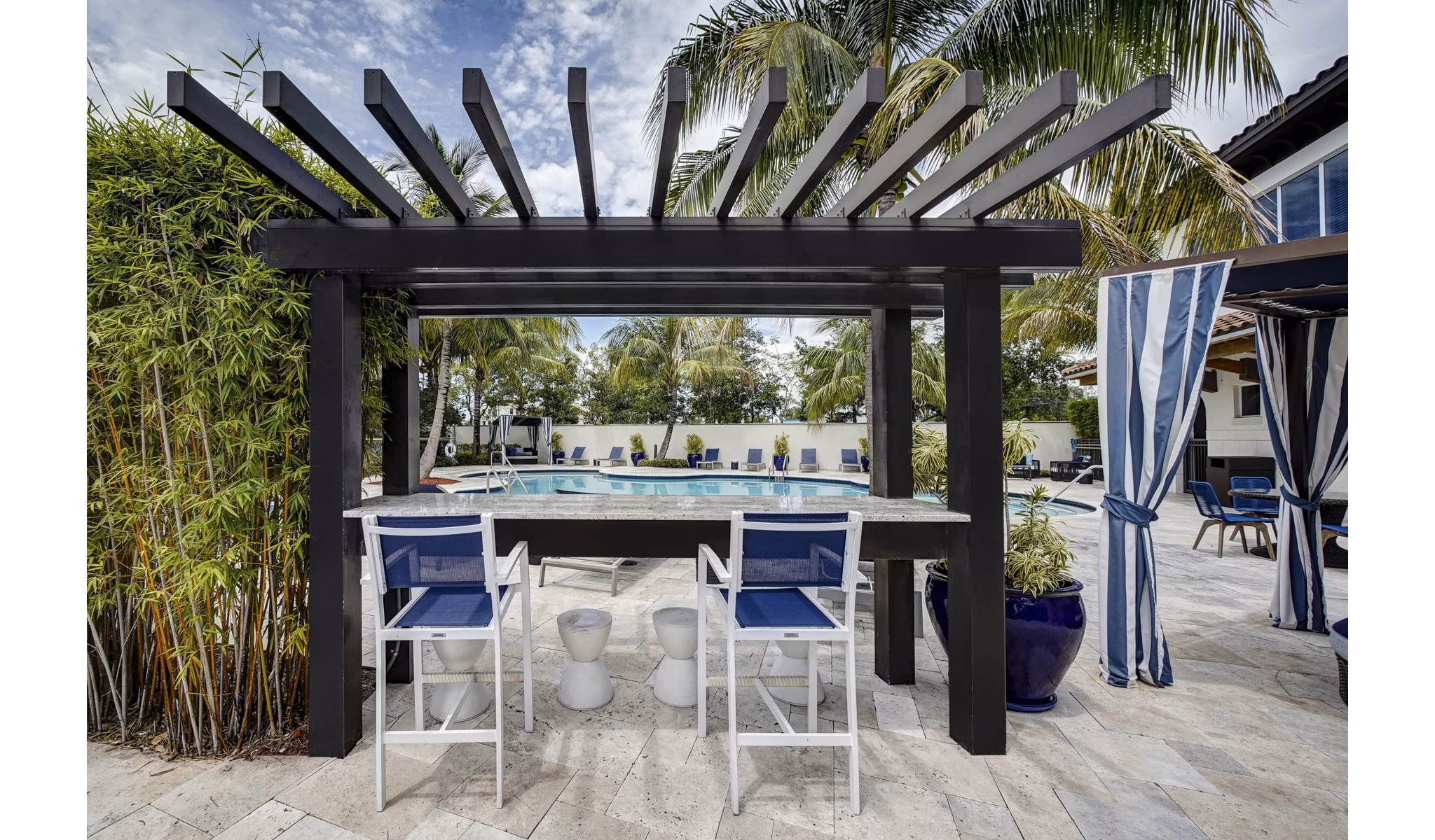 Serene courtyard with lush landscaping at Solle Davie Luxury Apartments, offering tranquil outdoor spaces for relaxation
