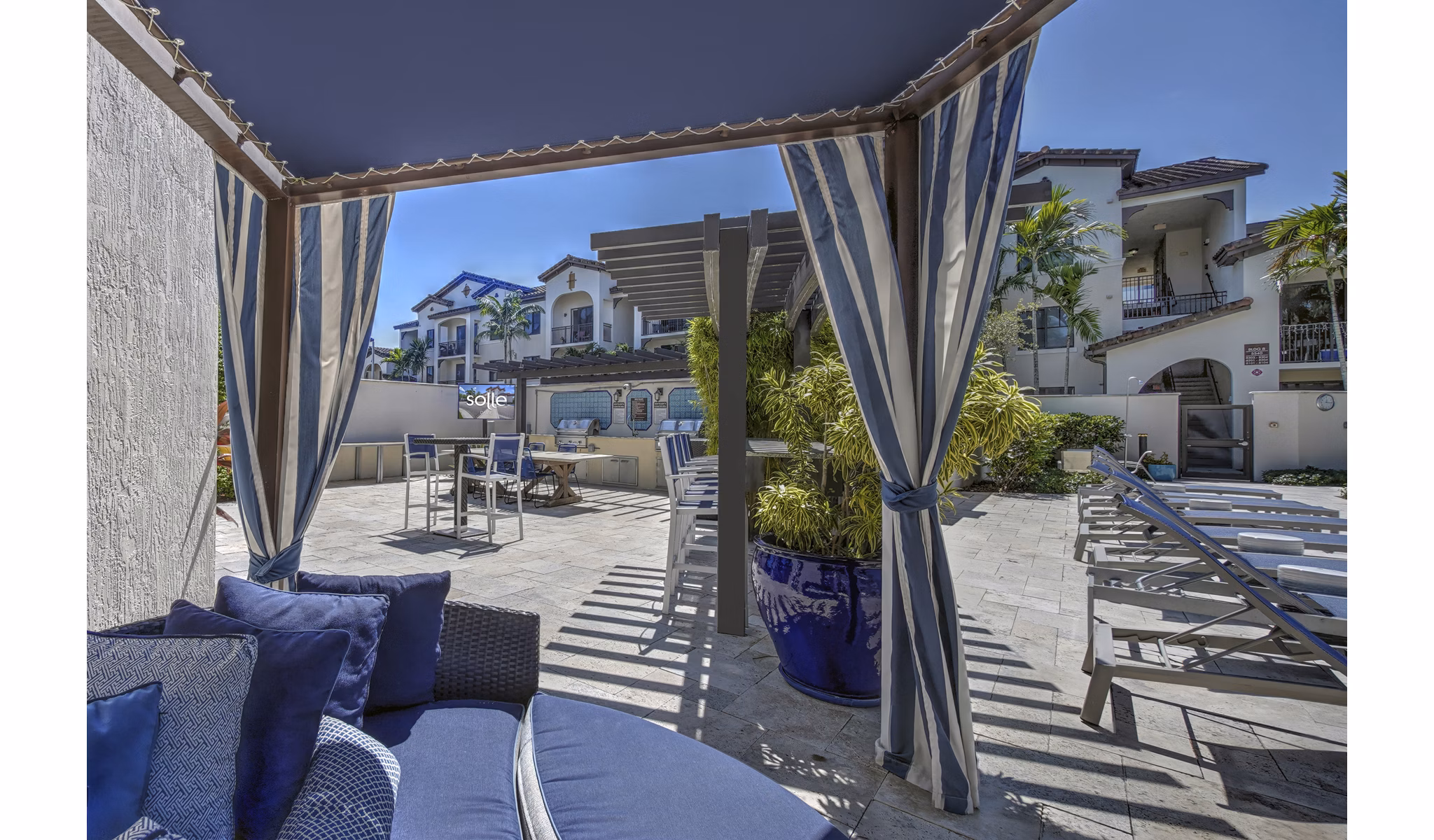 Solle Davie: Tranquil courtyard at luxury apartments with lush greenery