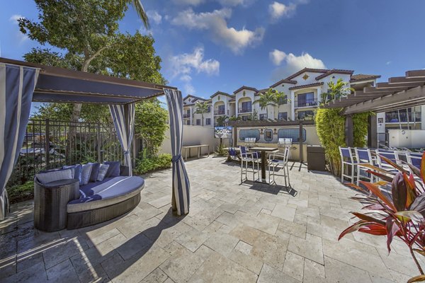 Serene courtyard with lush greenery at Solle Davie Luxury Apartments, perfect for relaxation and outdoor gatherings