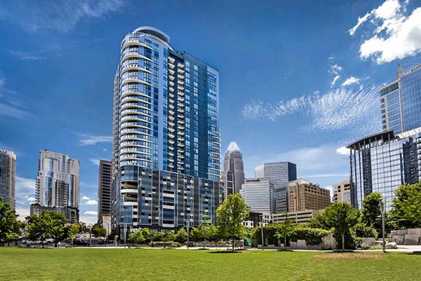 Ascent Uptown Apartments: Modern luxury high-rise in Charlotte