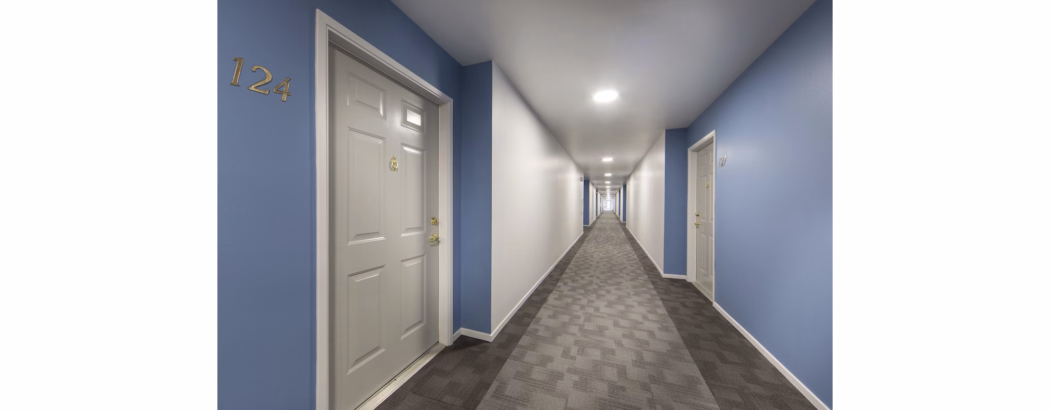 Hacienda Vallecitos: Elegant hallway with modern fixtures in luxury apartments