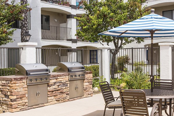 Grill area with outdoor seating at Hacienda Vallecitos Apartments