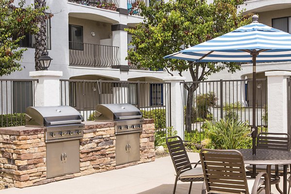 grill area at Hacienda Vallecitos Apartments