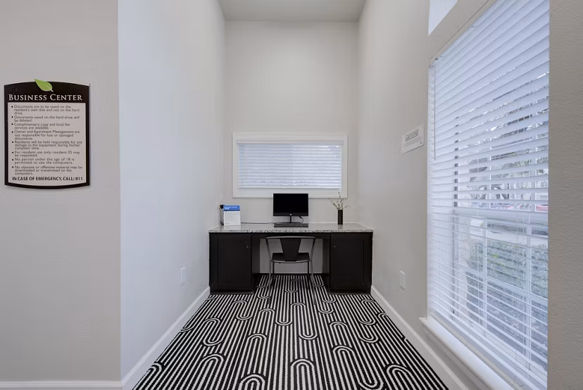 Business center with modern workspaces at Parc at Wall Street Apartments