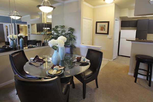 Parc at Wall Street: Luxury apartment with modern design in vibrant downtown area