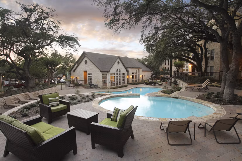 Parc at Wall Street: Elegant high-rise luxury apartments in vibrant city center