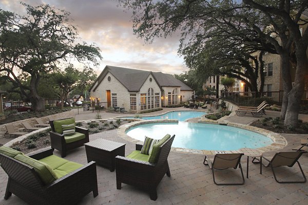 Parc at Wall Street: Elegant high-rise luxury apartments in vibrant city center