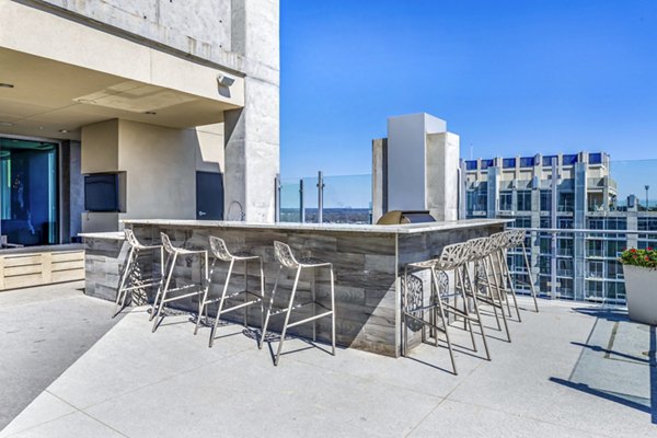 grill area/patio at Skyhouse Uptown South Apartments
