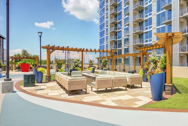 patio at Skyhouse Uptown South Apartments