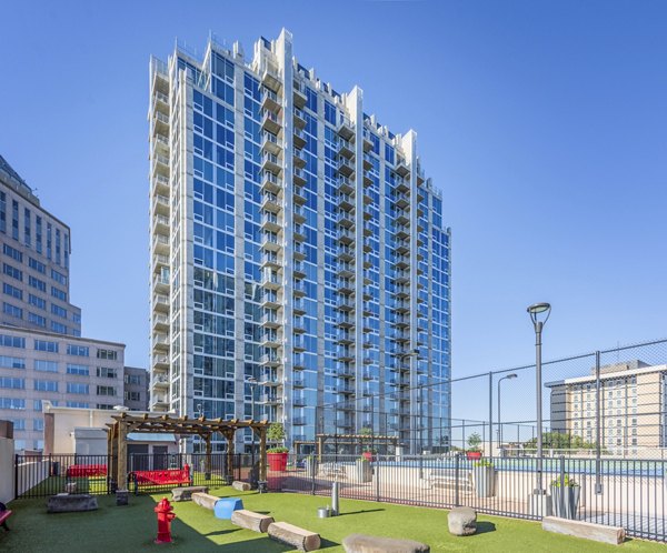 dog park/patio at Skyhouse Uptown South Apartments