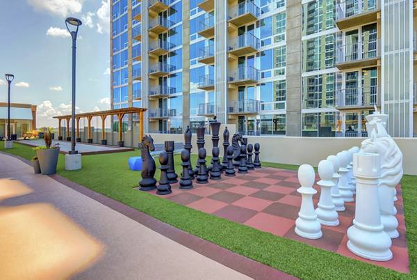 sport court at Skyhouse Uptown North Apartments