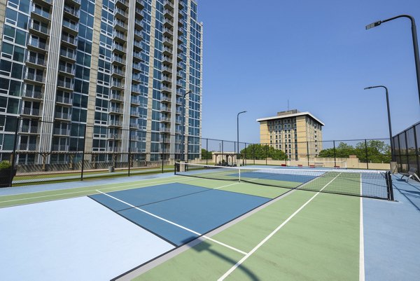 sport court at Skyhouse Uptown North Apartments