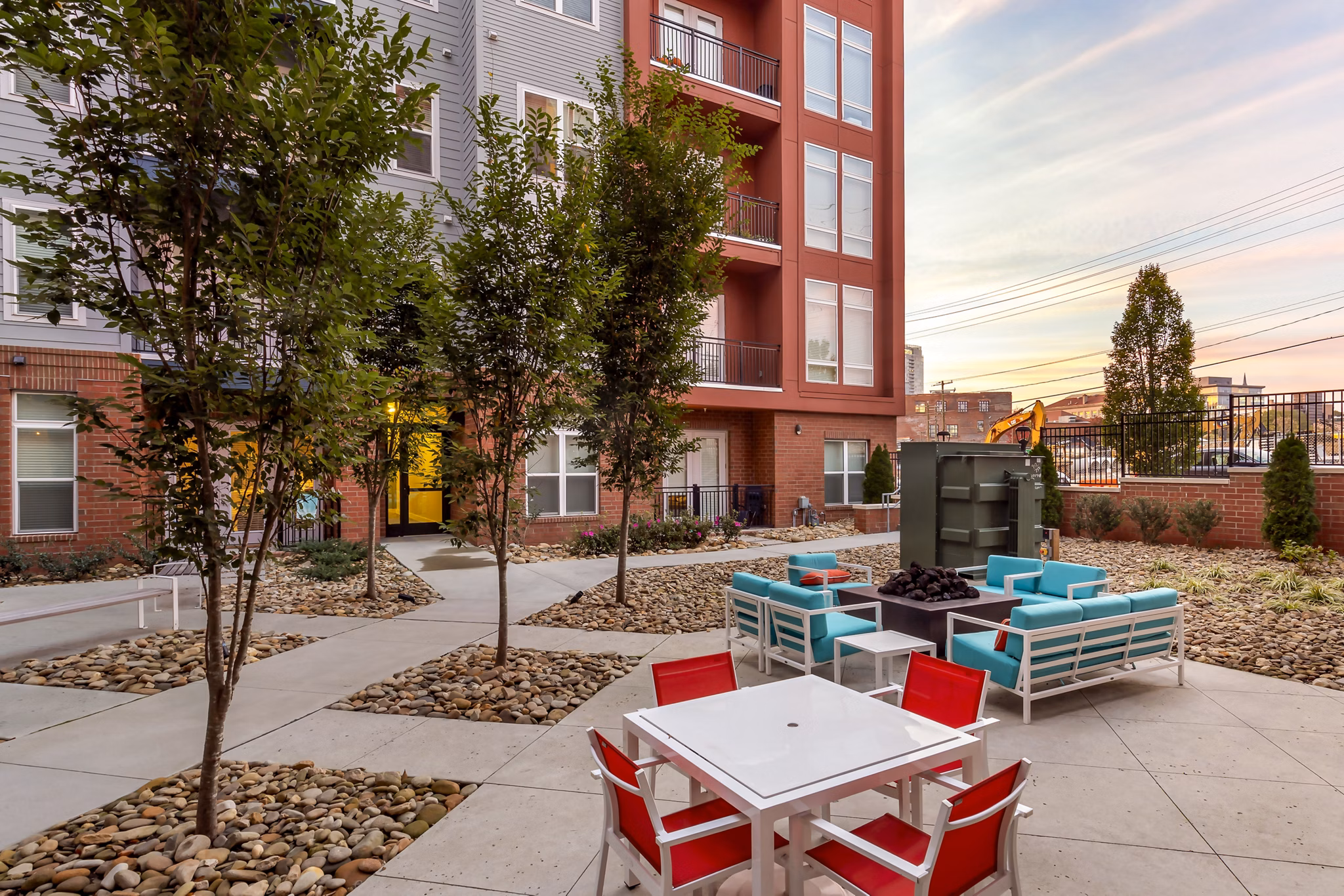 courtyard at Lantower Bullhouse Apartments