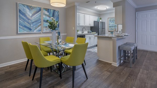 dining area at The Weathersby at Station Circle Apartments 