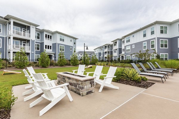 Element Barclay Apartments: Cozy outdoor fire pit area for relaxation and social gatherings