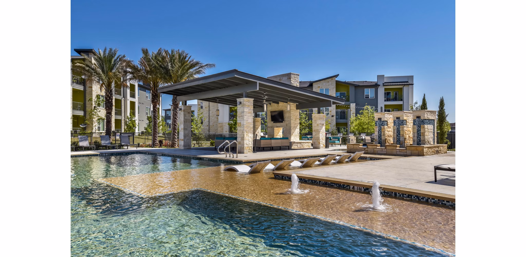 pool at Lantower Techridge Apartments