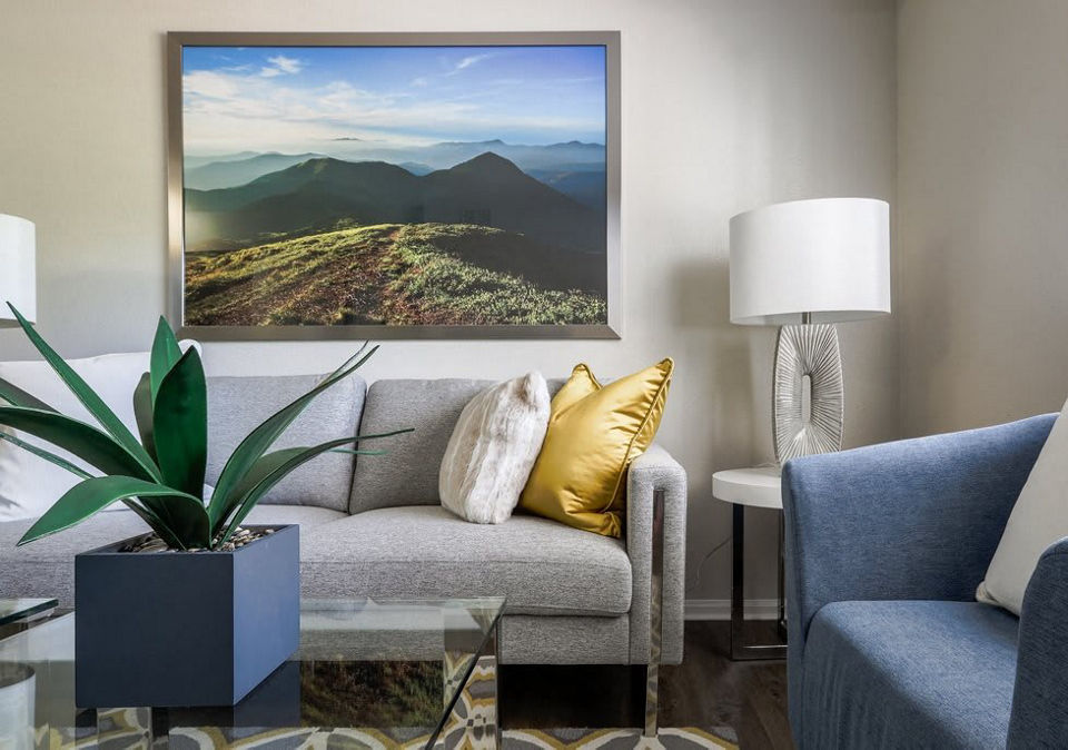 Spacious living room with modern decor at Magnolia Ridge Apartments