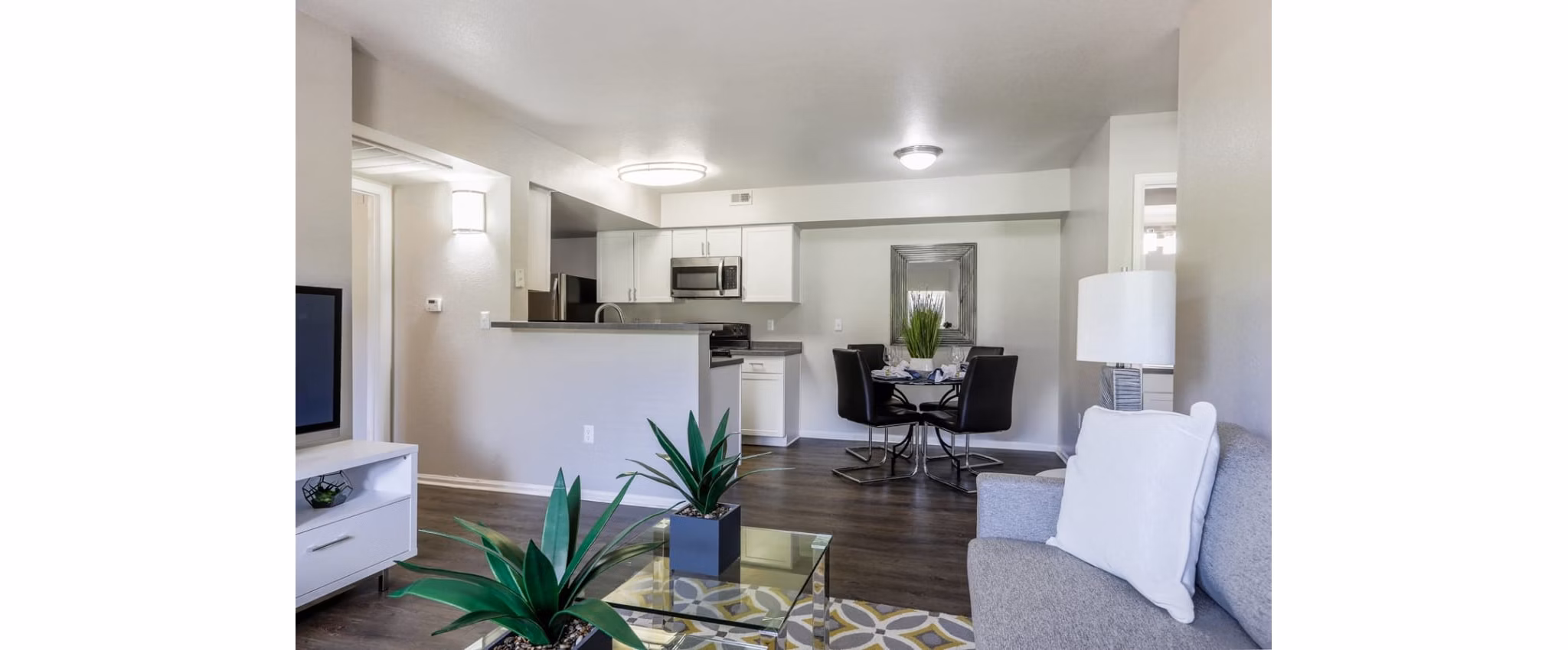 Living room with cozy seating and modern decor at Magnolia Ridge Apartments