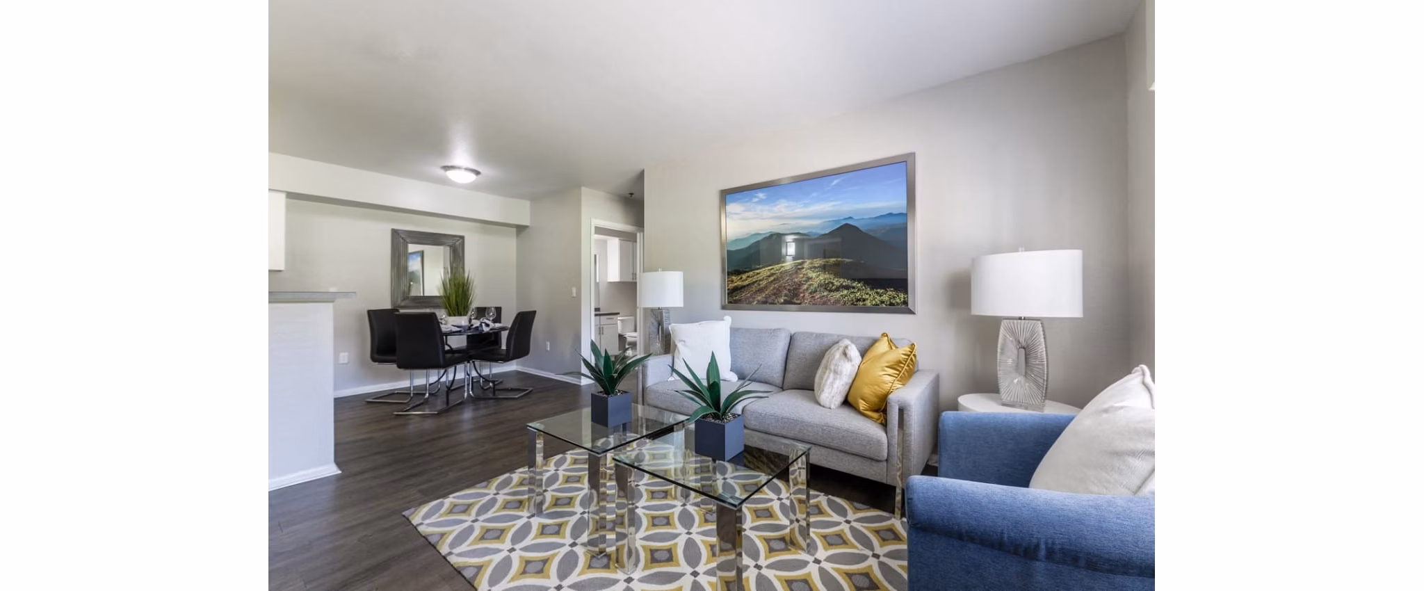 Spacious living room with contemporary furnishings at Magnolia Ridge Apartments