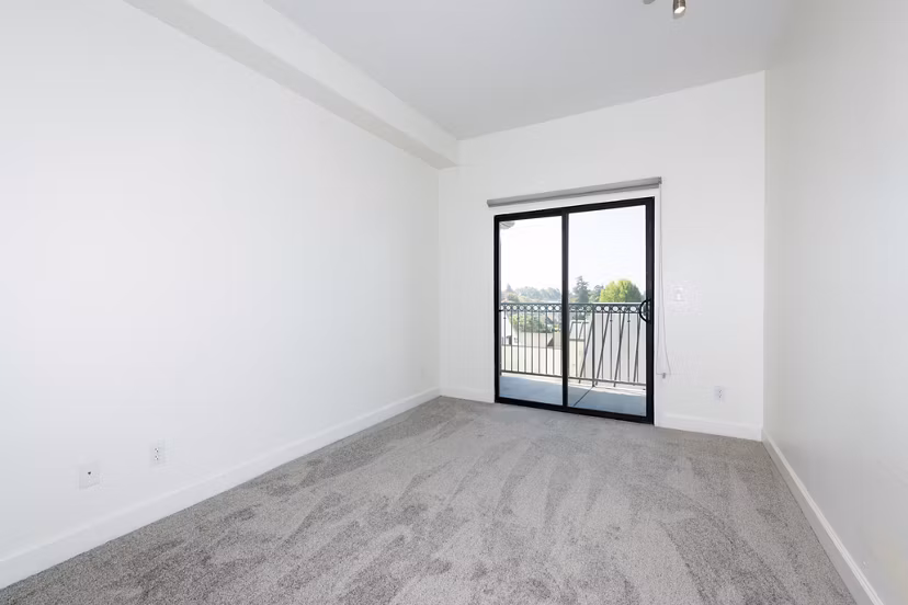Modern bedroom with plush bedding in 1122 U Apartments