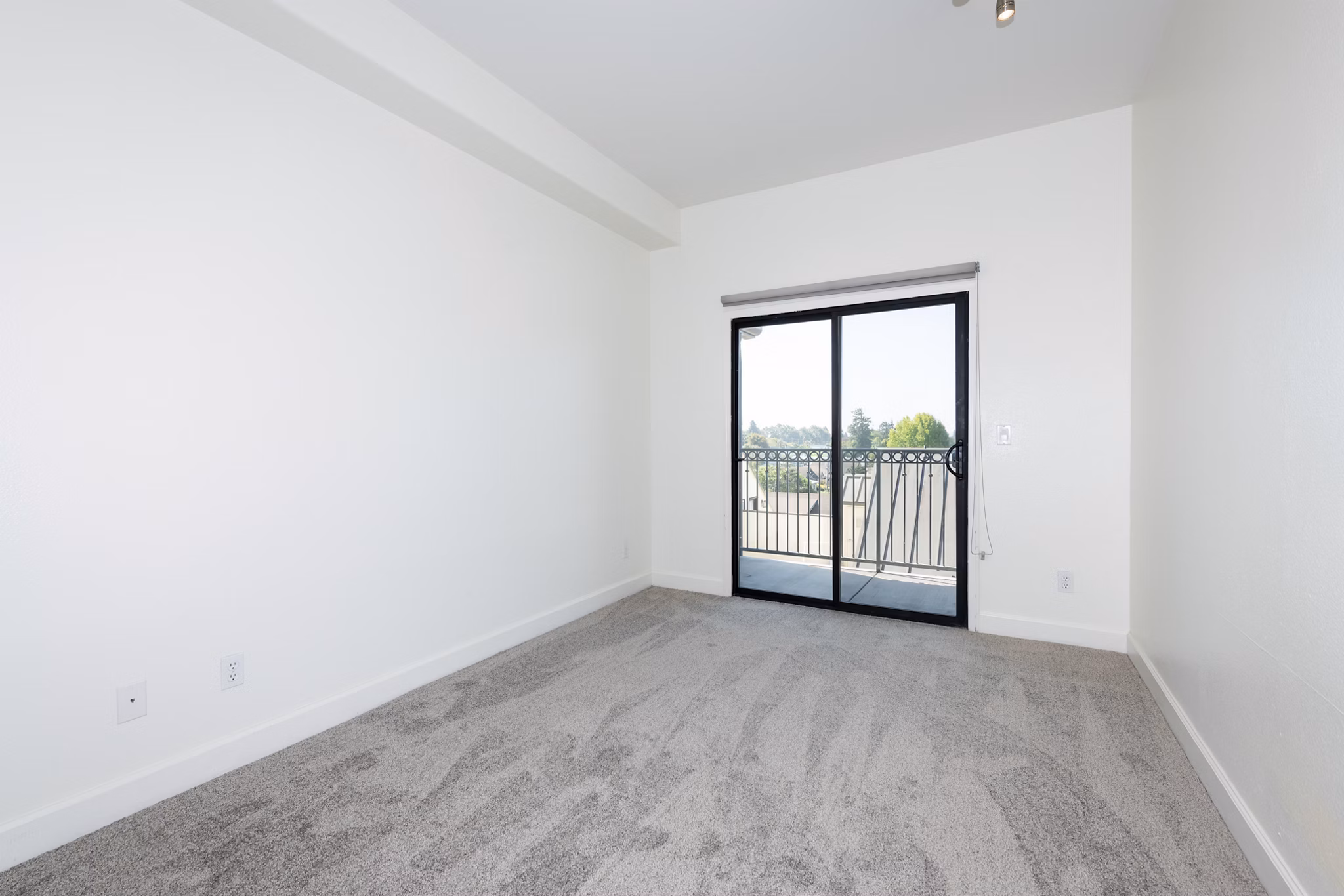 Modern bedroom with plush bedding in 1122 U Apartments