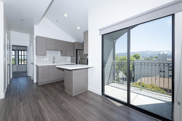 dining area at 1122 U Apartments