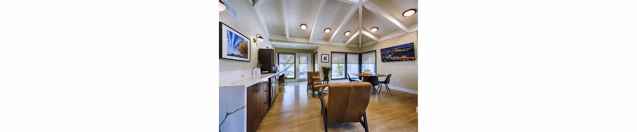 Avana at the Pointe Apartments: Contemporary clubhouse with stylish lobby design in luxury community