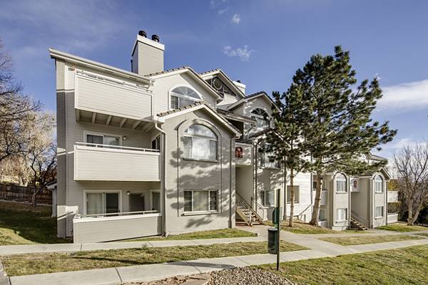 exterior at Alvista Trailside Apartments