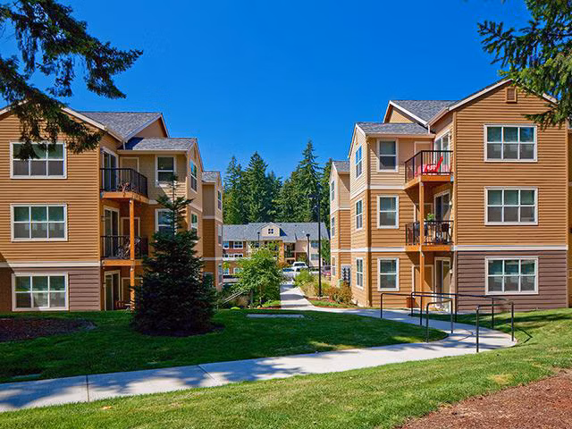 Jory Trail Apartments: Scenic view of modern luxury apartments in Wilsonville