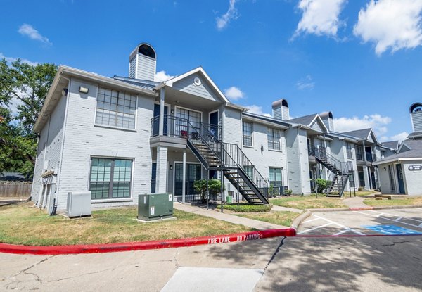 building/exterior at Green Tree Place Apartments