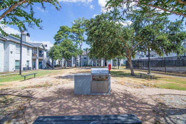 Outdoor grill area and patio featuring modern seating at Green Tree Place Apartments