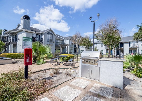 Outdoor grill area on patio at Green Tree Place Apartments, perfect for social gatherings and barbecues