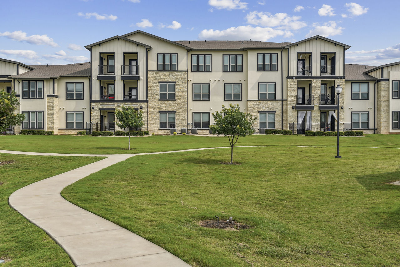 Enclave Falcon Pointe Apartments Pflugerville Tx 3 of 12
