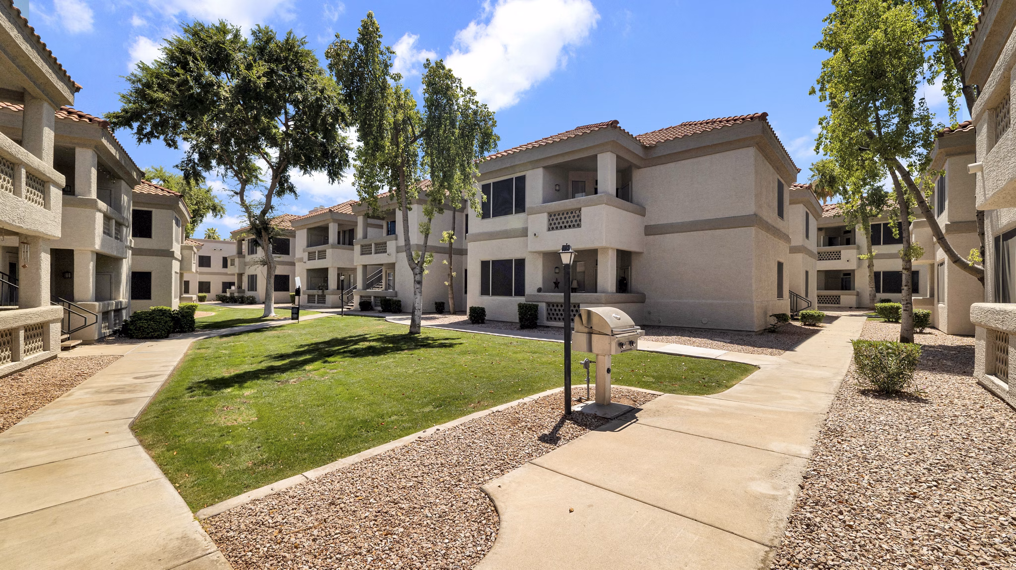patio at Santa Rosa Apartments