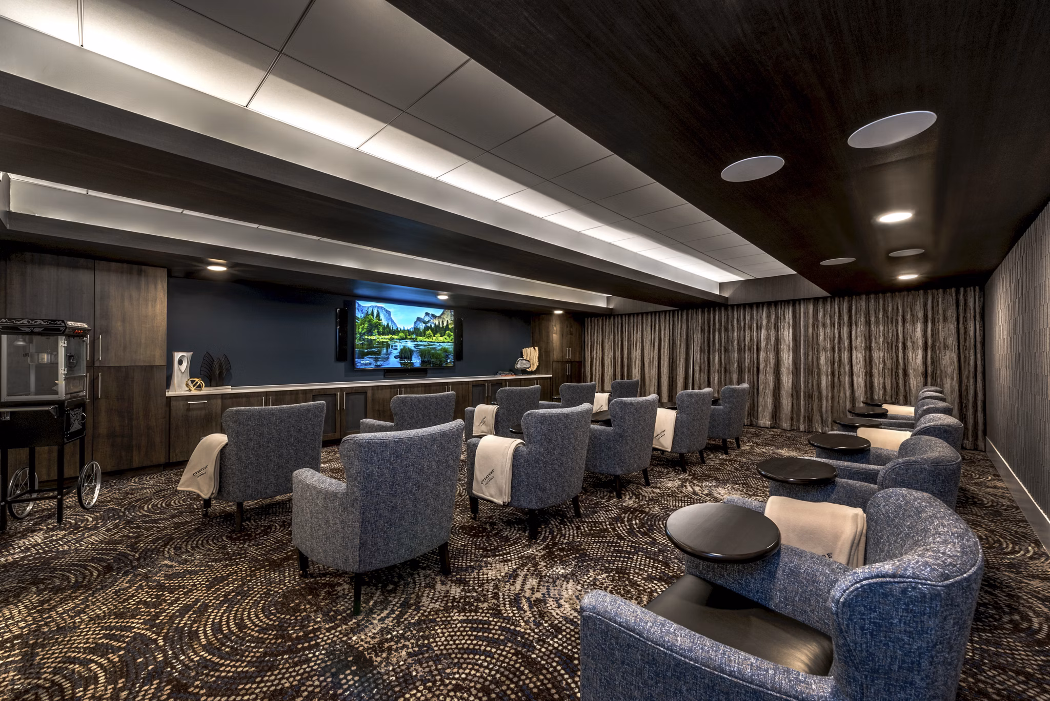 Overture Cotswold: Luxury senior apartments with lush landscapes in Charlotte, North Carolina