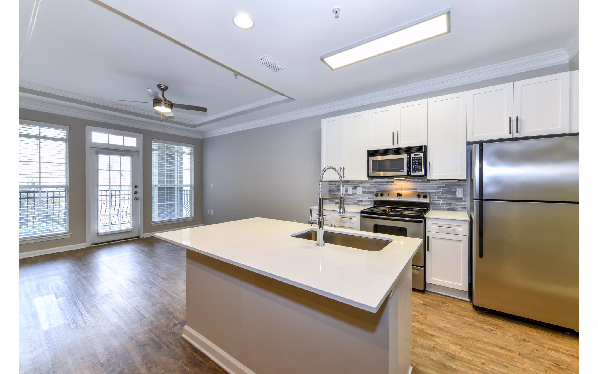 dining room at Avana City North Apartments 
