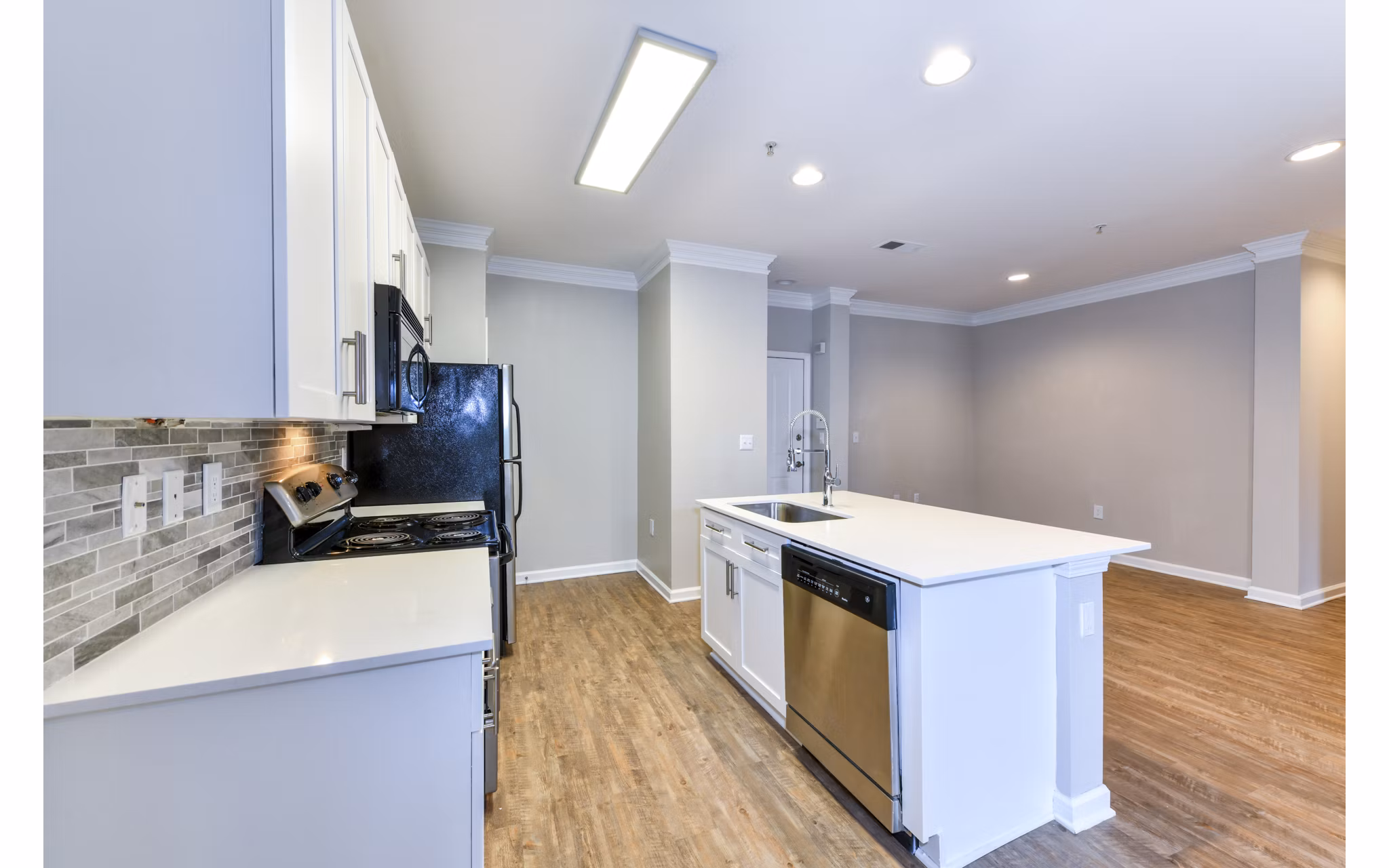 dining room at Avana City North Apartments 