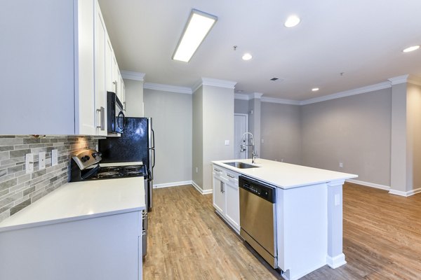 dining room at Avana City North Apartments 