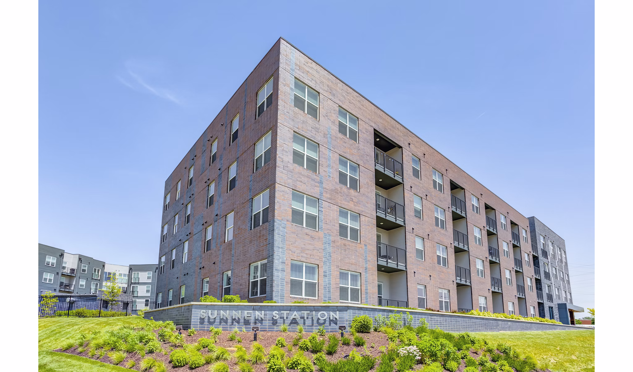 Sunnen Station: Contemporary building at luxury apartments in Maplewood