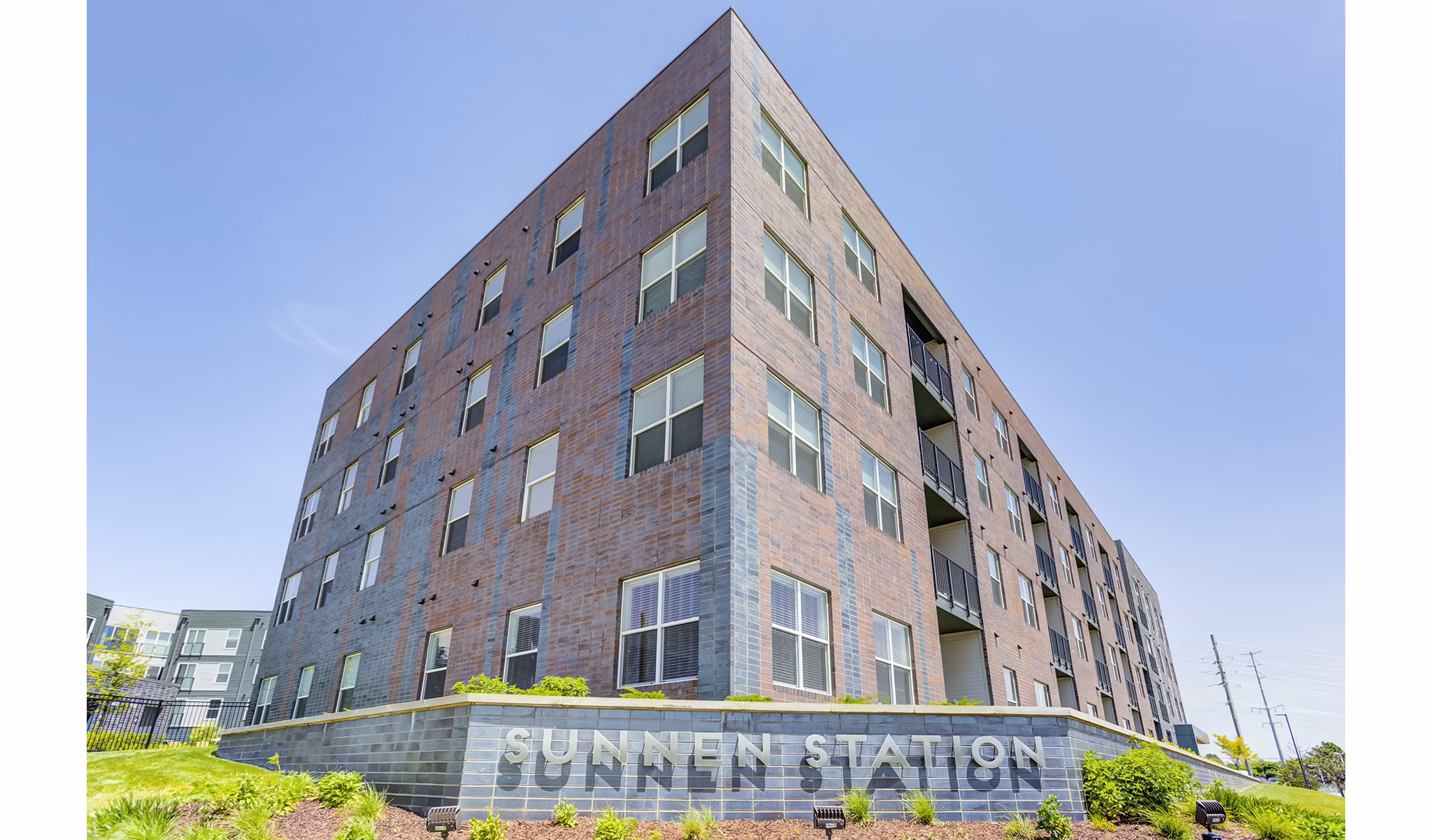 Sunnen Station Apartments: Contemporary building with modern design in Maplewood, Missouri