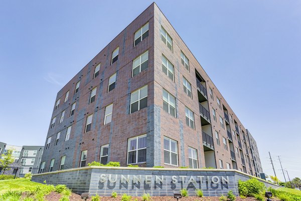 Sunnen Station Apartments: Contemporary building with modern design in Maplewood, Missouri