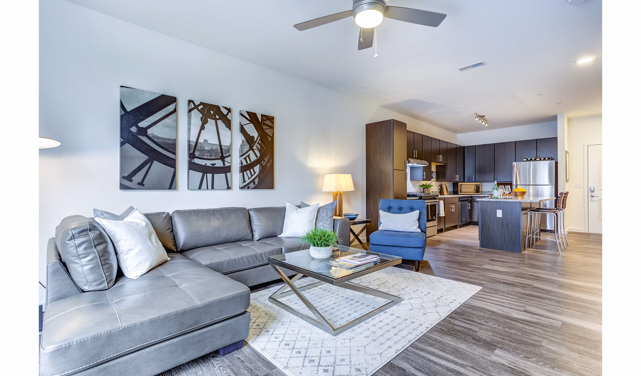 Modern living room with stylish furnishings at Sunnen Station Apartments
