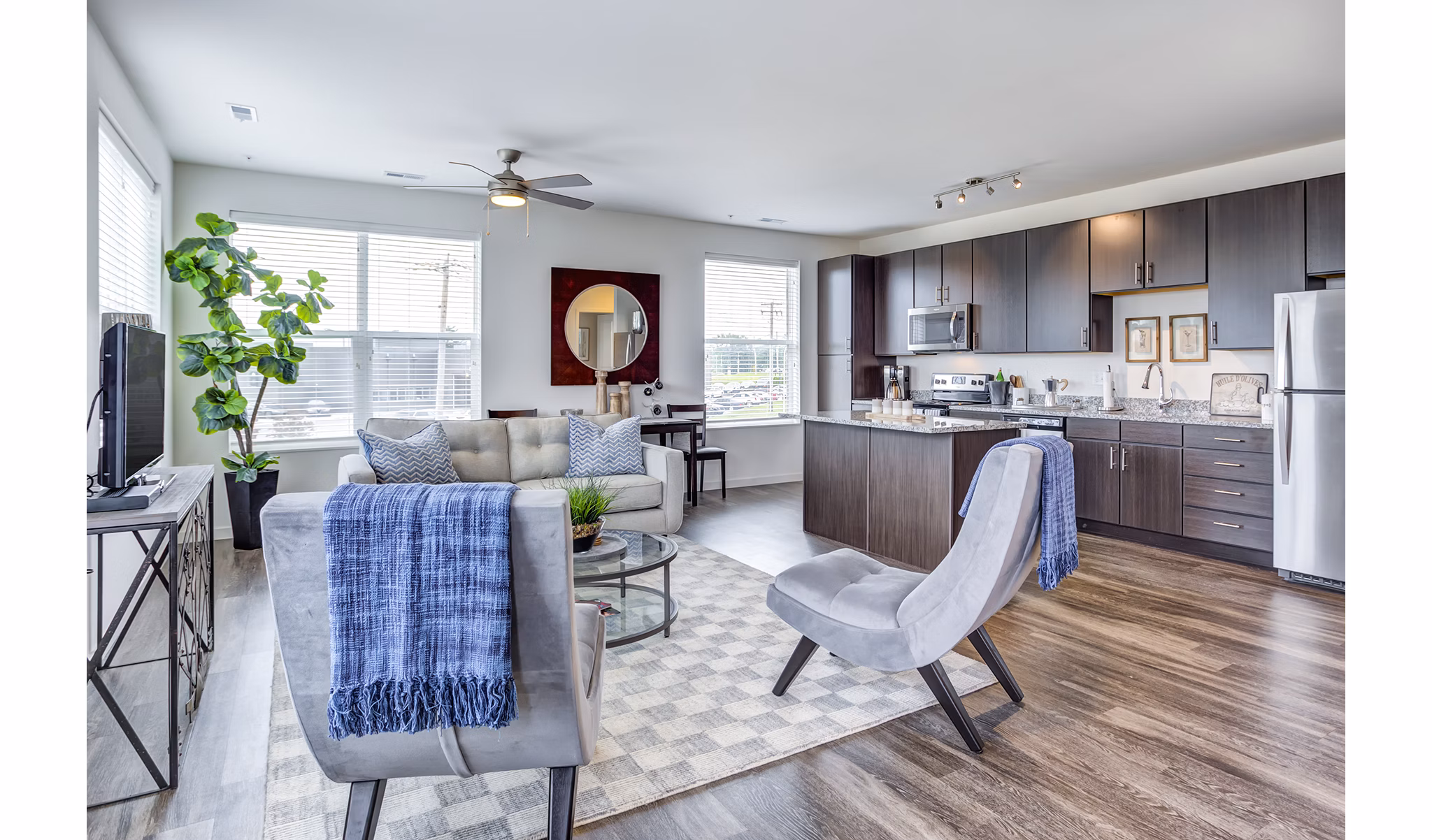 Sunnen Station Apartments: Cozy living room with modern furniture and natural lighting