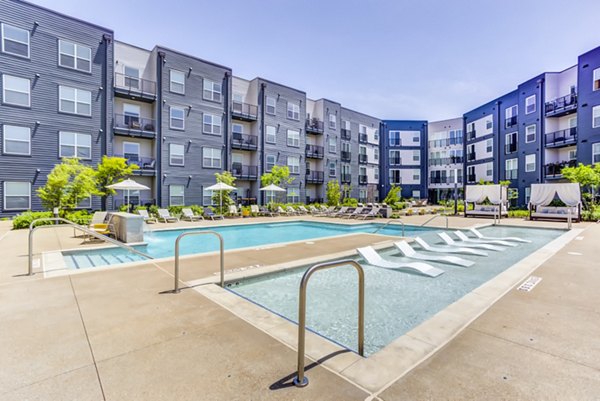 pool at Sunnen Station Apartments