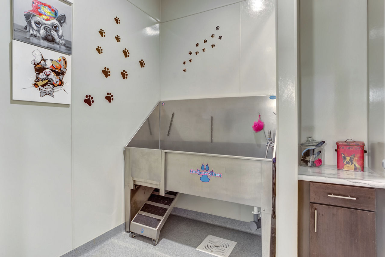 Pet wash at Sunnen Station Apartments
