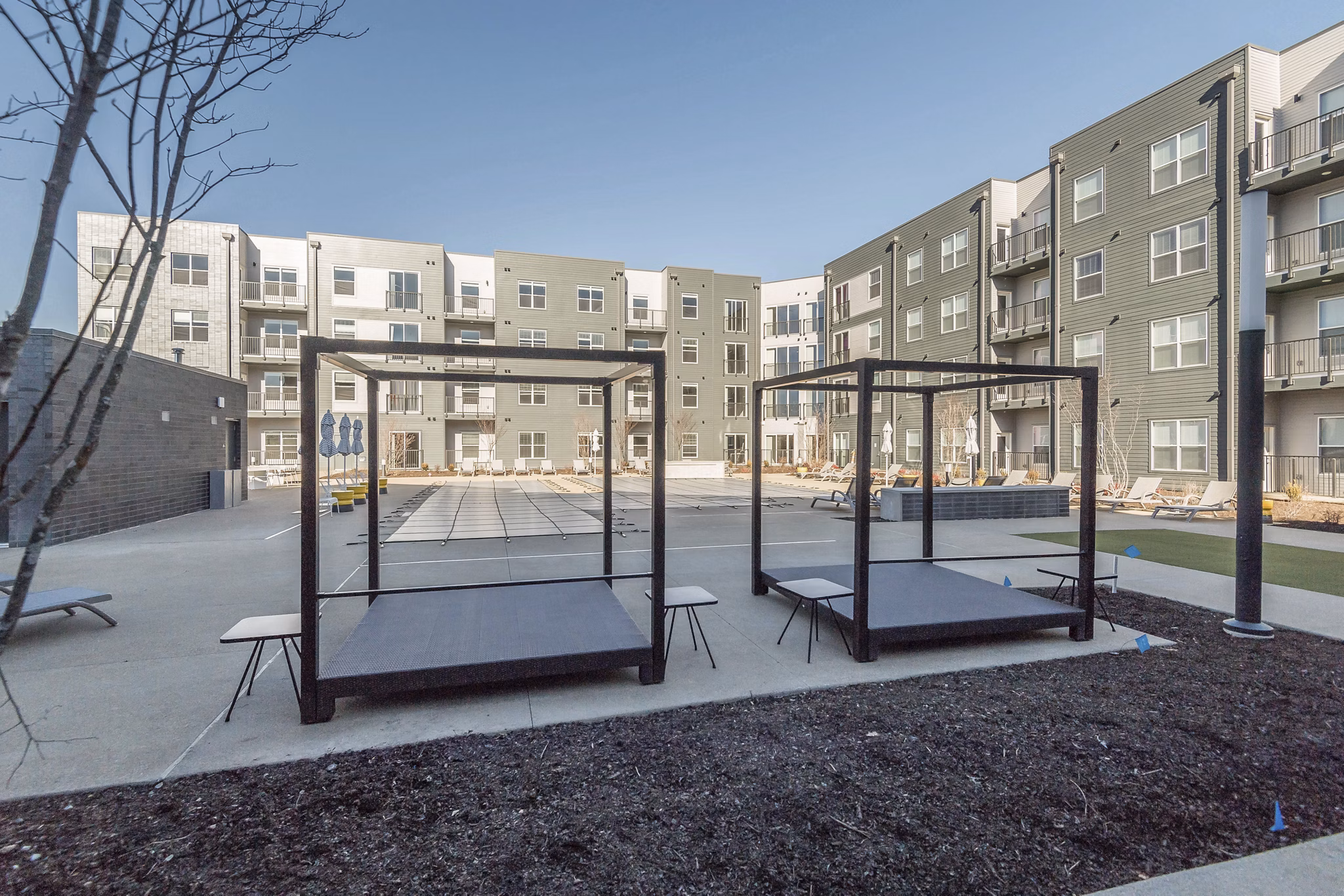 Courtyard featuring lush landscaping and seating at Sunnen Station Apartments in Maplewood